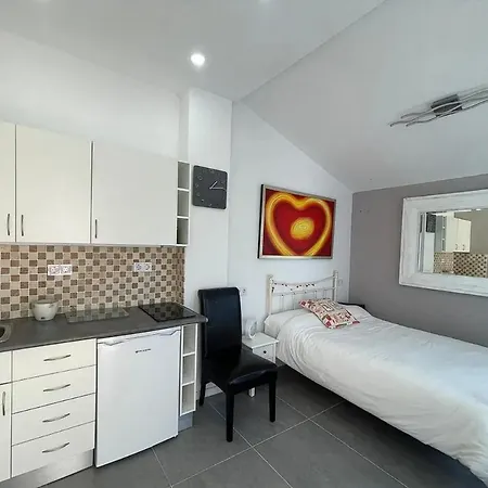 Manzana-6 Apartment